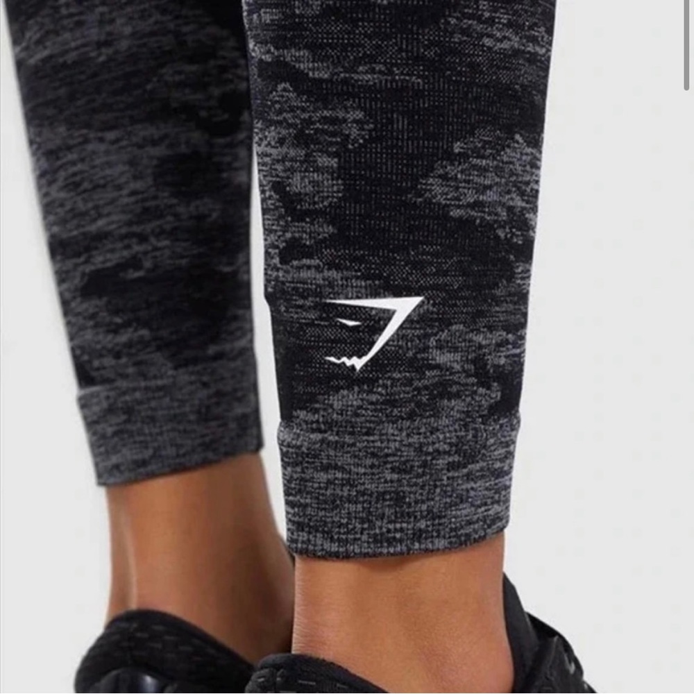 Gray camo seamless Gymshark leggings medium - Picture 2 of 4